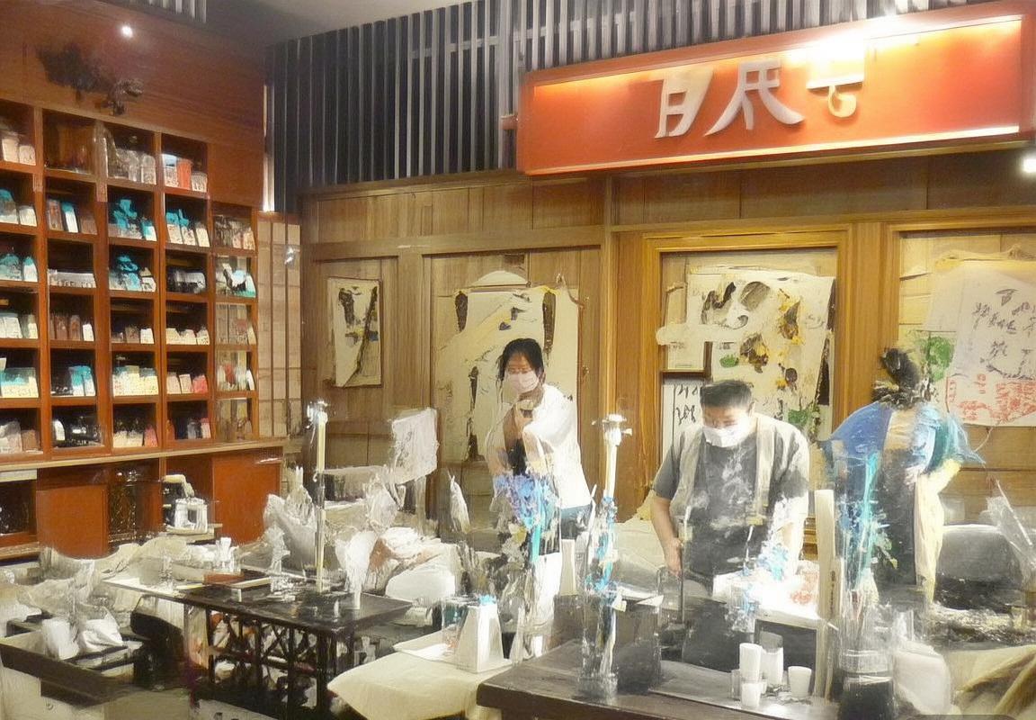 金州勇士队三喜临门：斯蒂芬·库里三分球纪录再创历史，卷入字母哥交易讨论，首发轮换调整成效显著